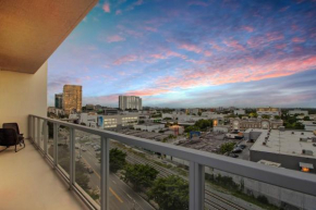 Elegant Condo 2BR w Beautiful City Views